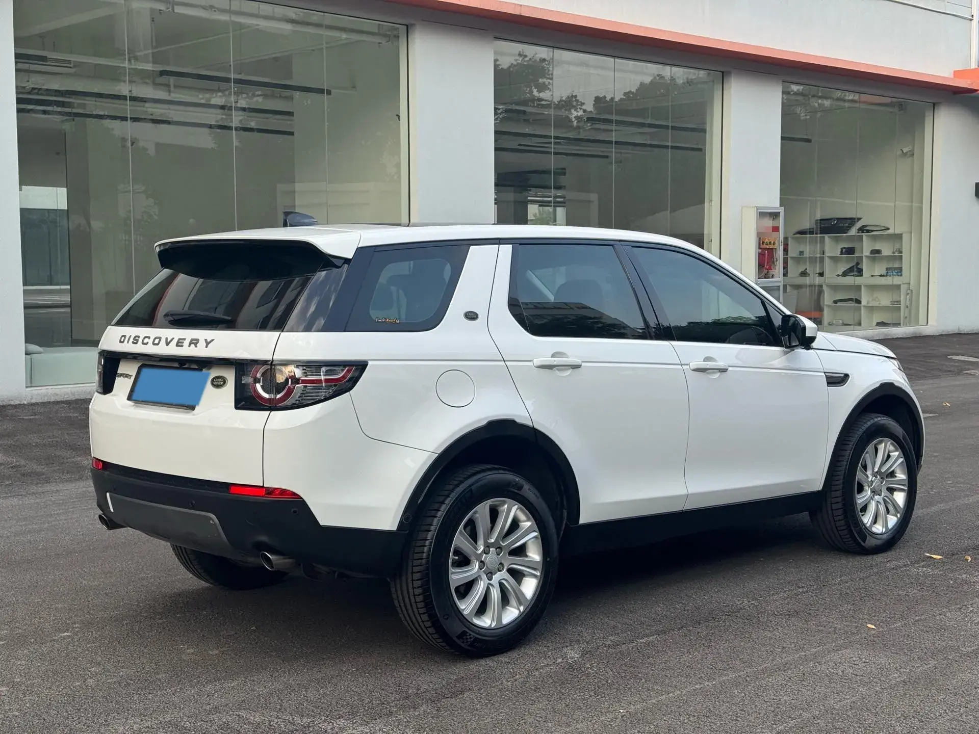 2019 LAND ROVER thumbnail 4