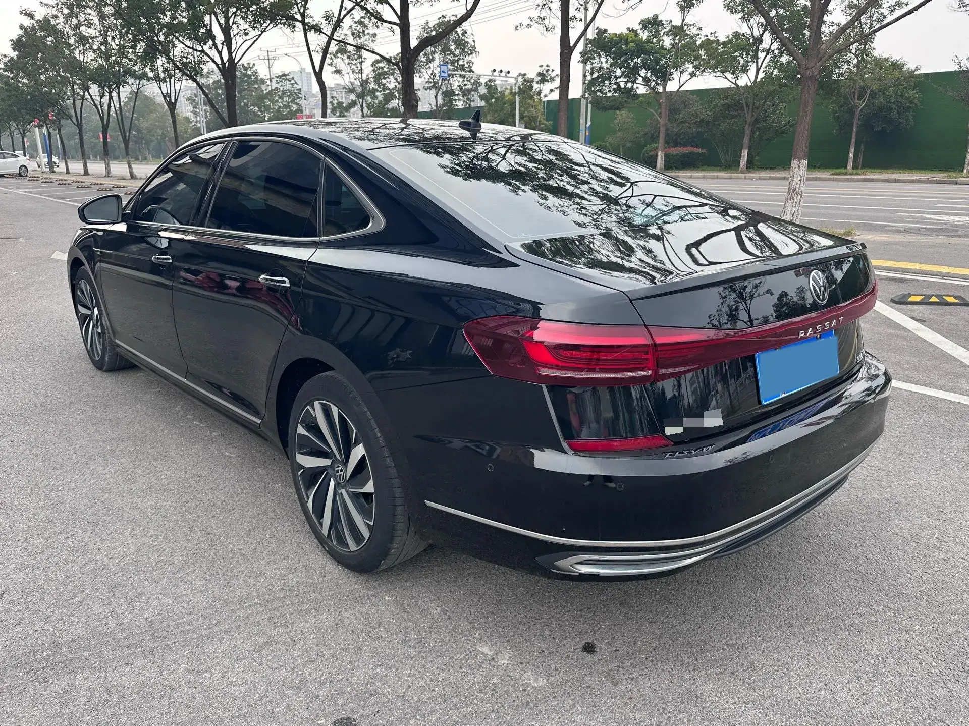 2023 VOLKSWAGEN PASSAT thumbnail 4