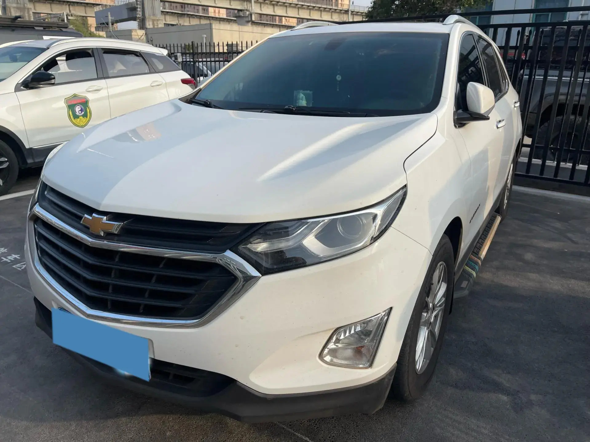 2019 CHEVROLET EQUINOX view 1