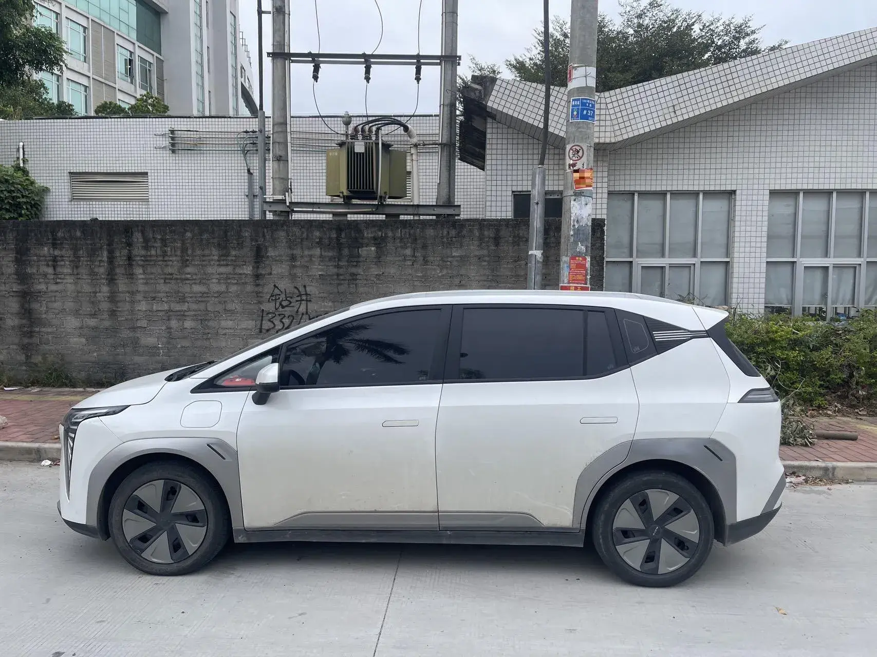 2023 AION Y thumbnail 3