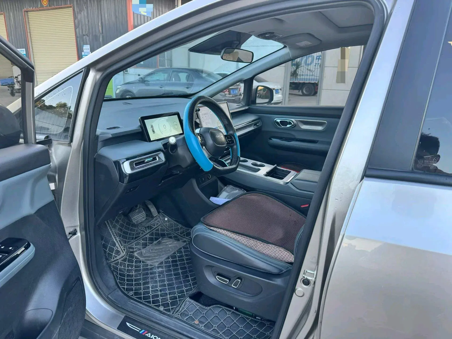 2023 AION Y thumbnail 4