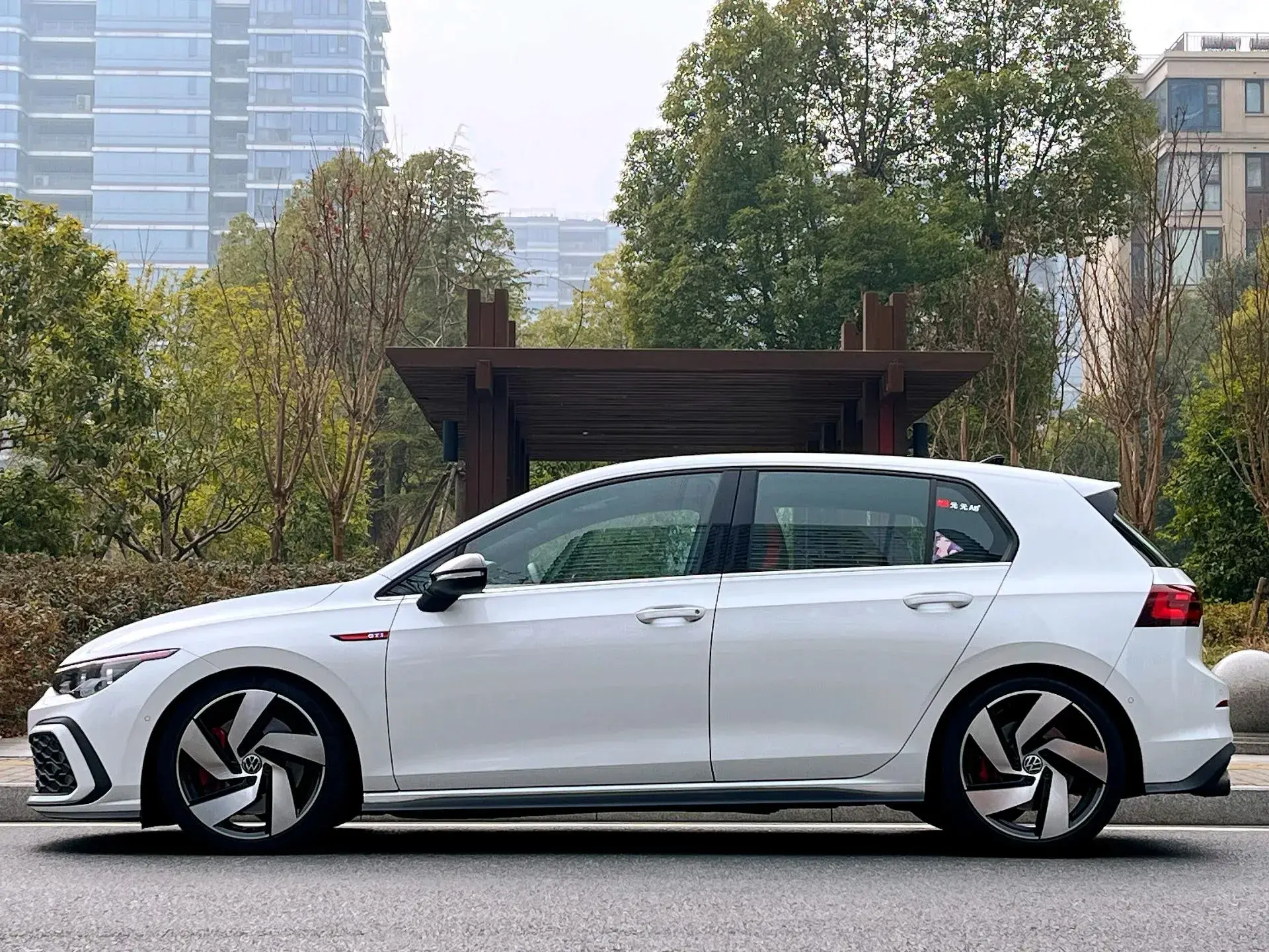 2023 VOLKSWAGEN GOLFGTI thumbnail 3