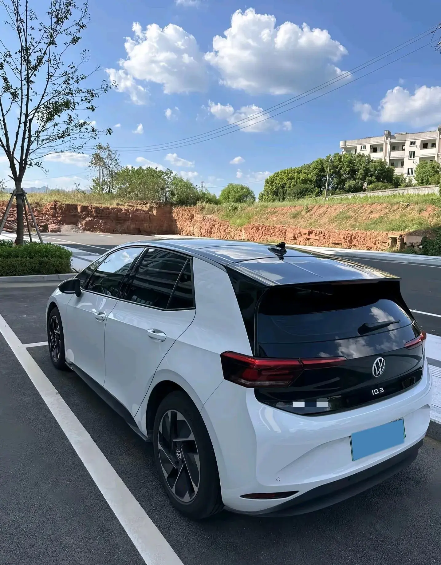 2023 VOLKSWAGEN ID.3 thumbnail 3