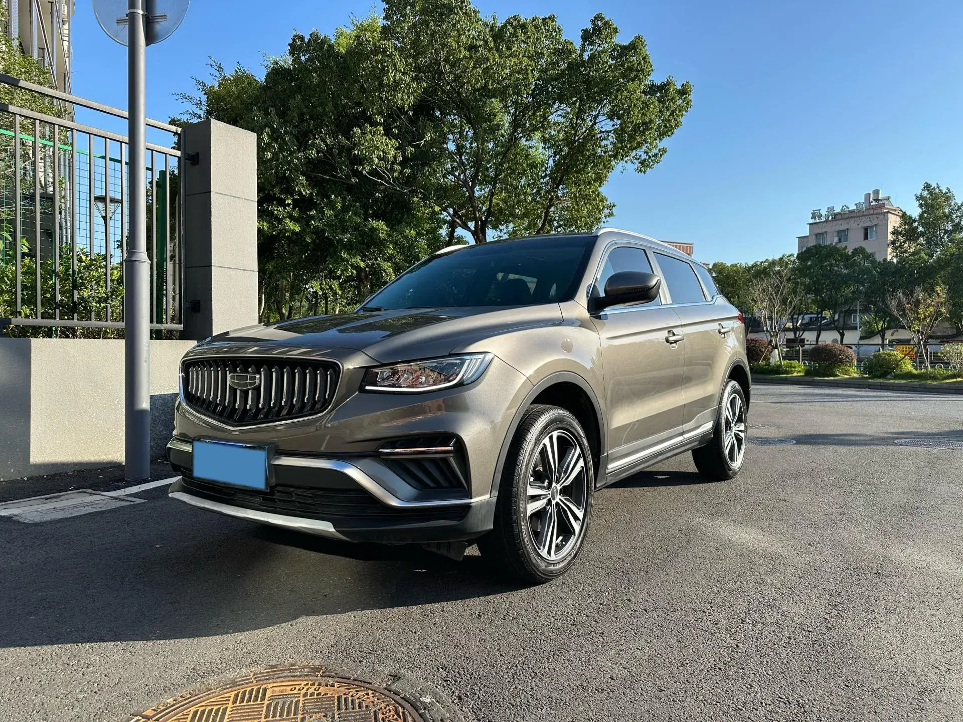 2022 GEELY AZKARRA view 1