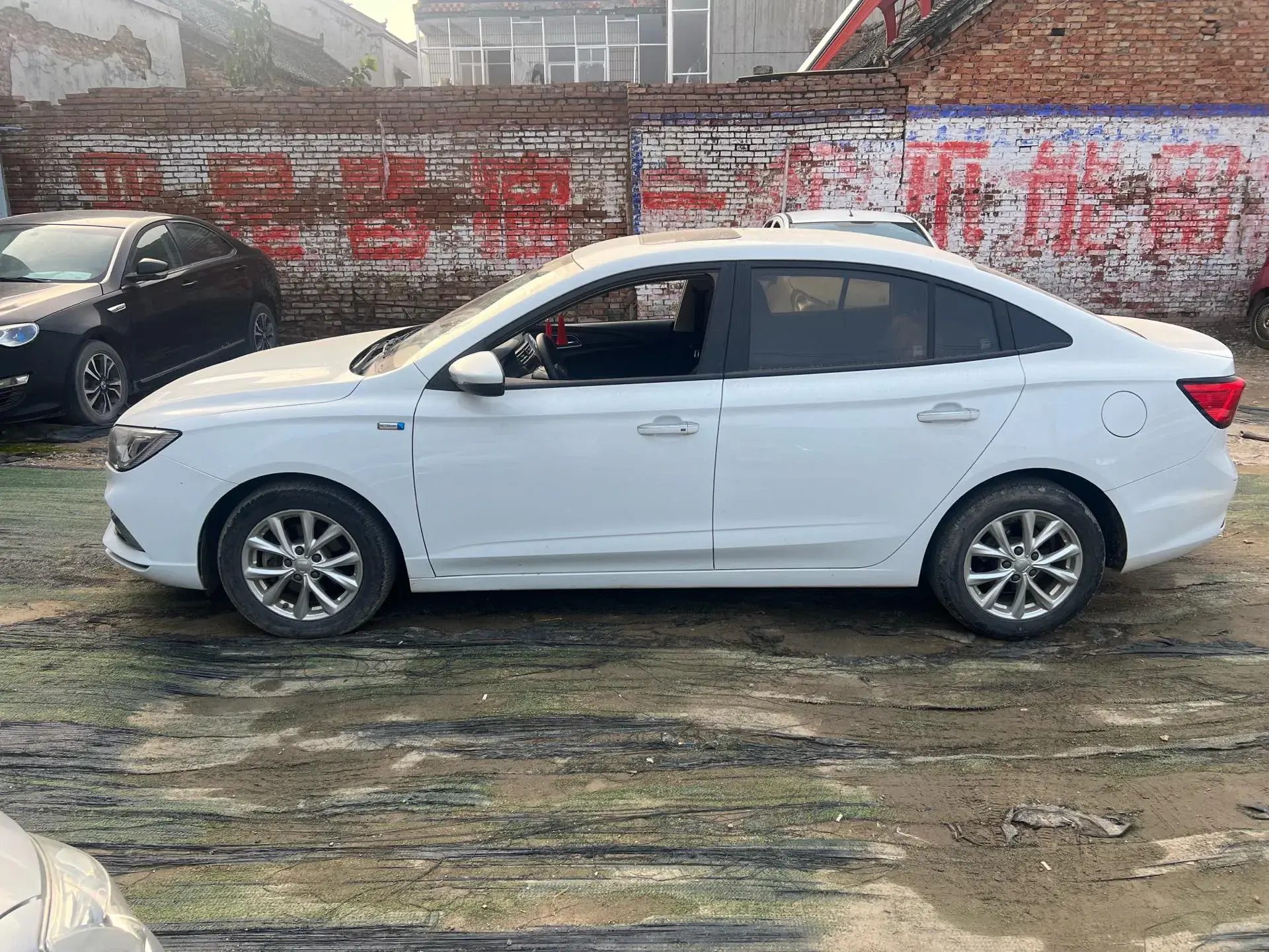 2019 ROEWE I5 thumbnail 3