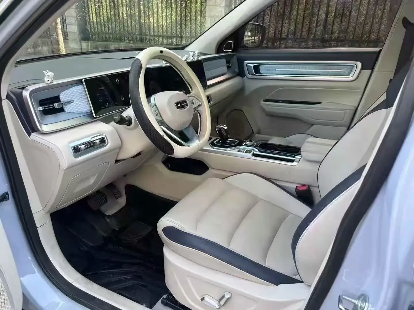 2023 GEELY ICON thumbnail 2