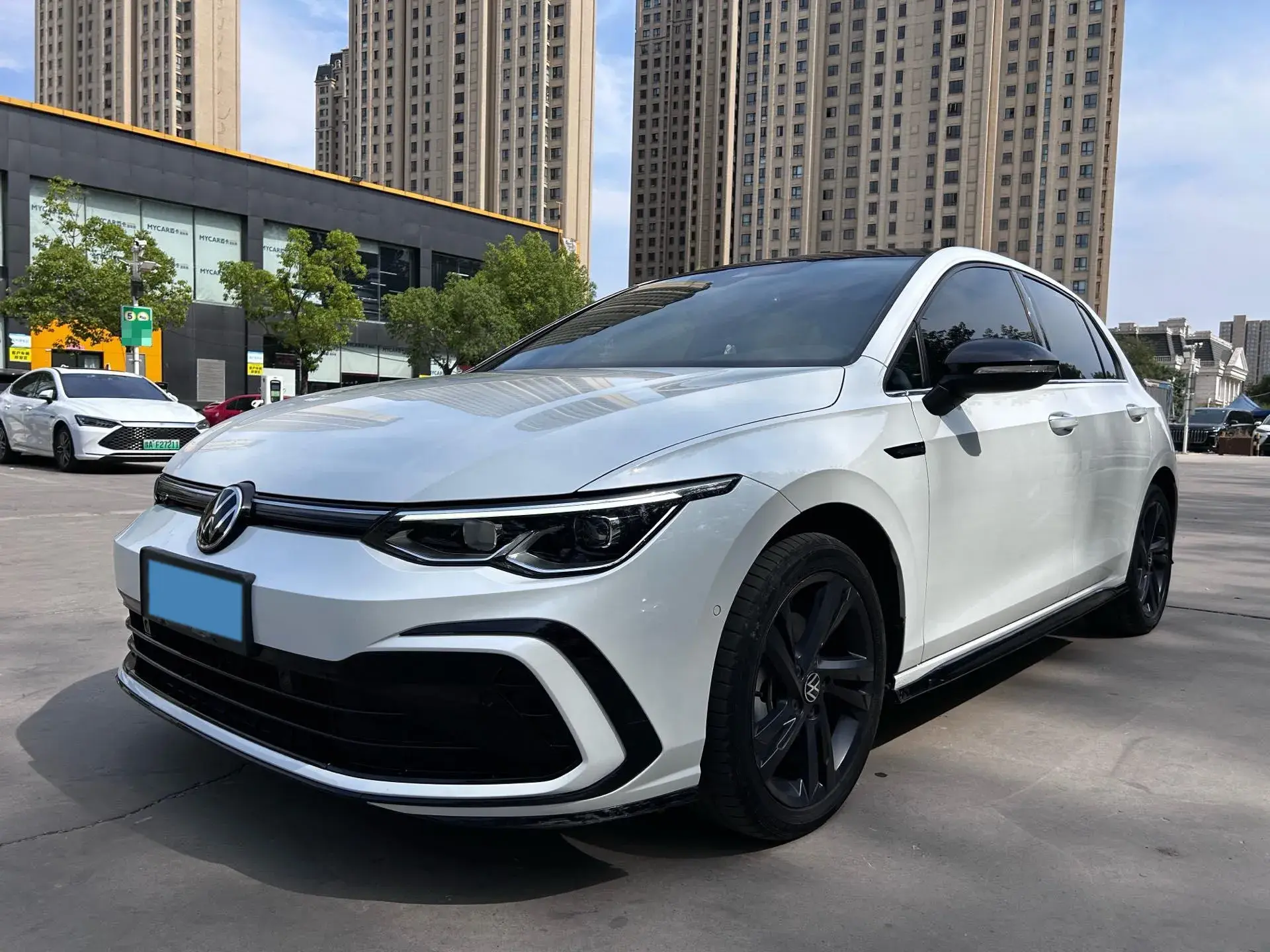 2021 VOLKSWAGEN GOLF view 1