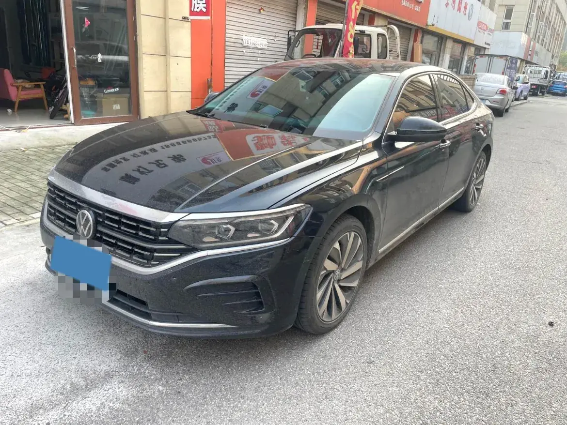 2022 VOLKSWAGEN PASSAT view 1