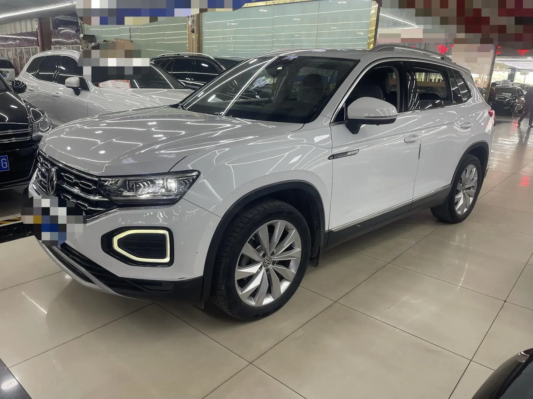 2021 VOLKSWAGEN TAYRON view 1