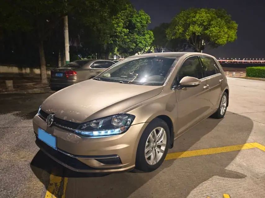 2018 VOLKSWAGEN GOLF view 1