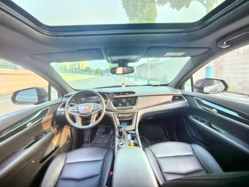 2023 CADILLAC XT5 thumbnail 4