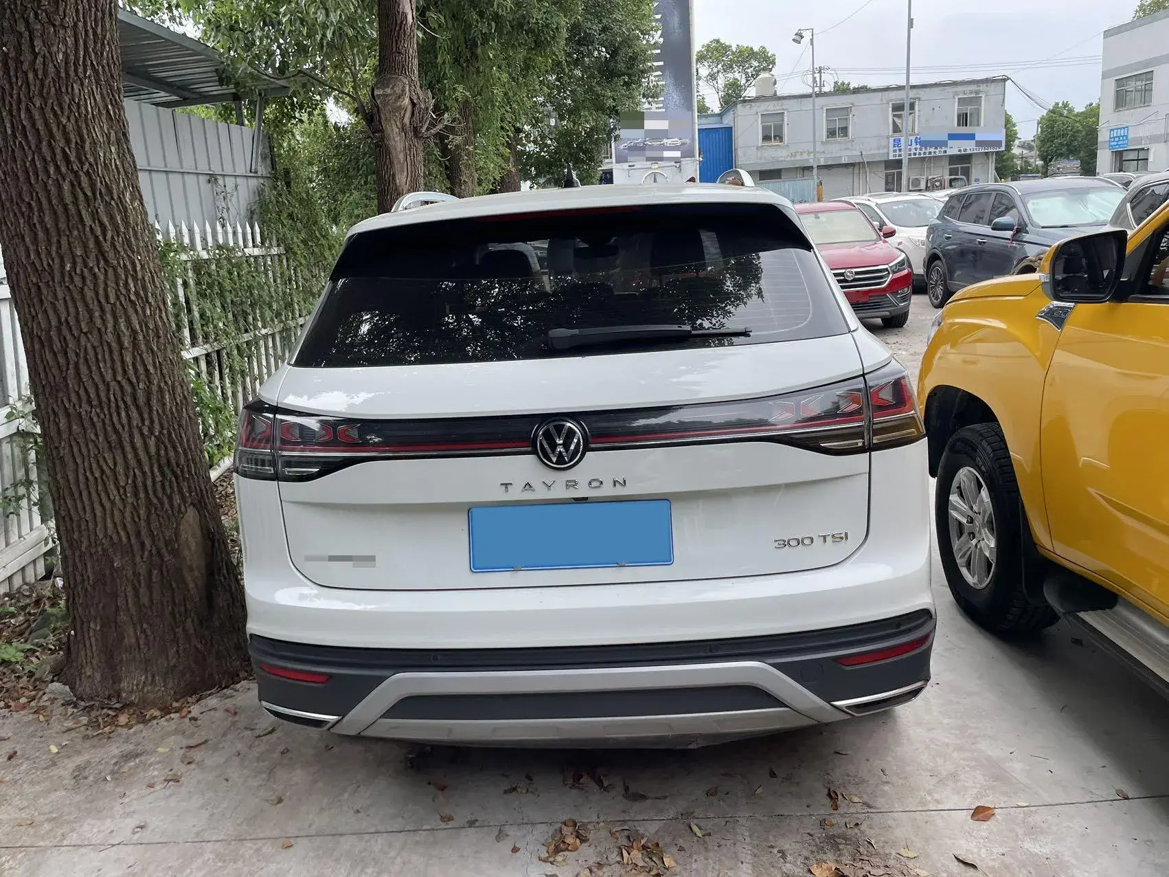 2023 VOLKSWAGEN TAYRON thumbnail 4