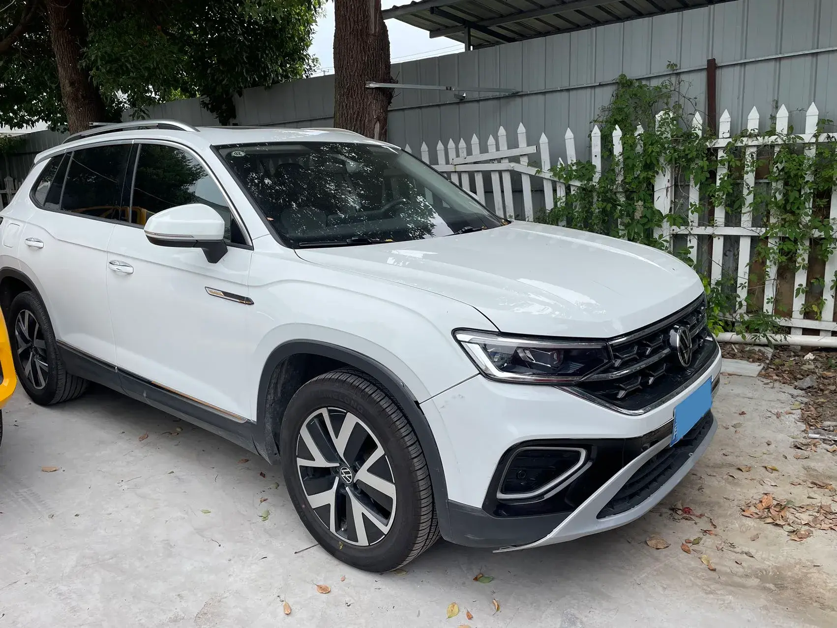 2023 VOLKSWAGEN TAYRON thumbnail 2