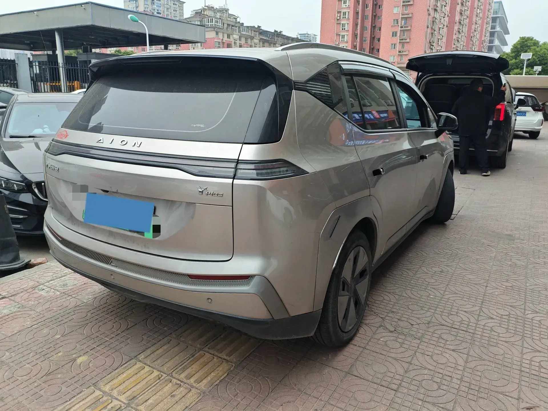 2023 AION Y thumbnail 3