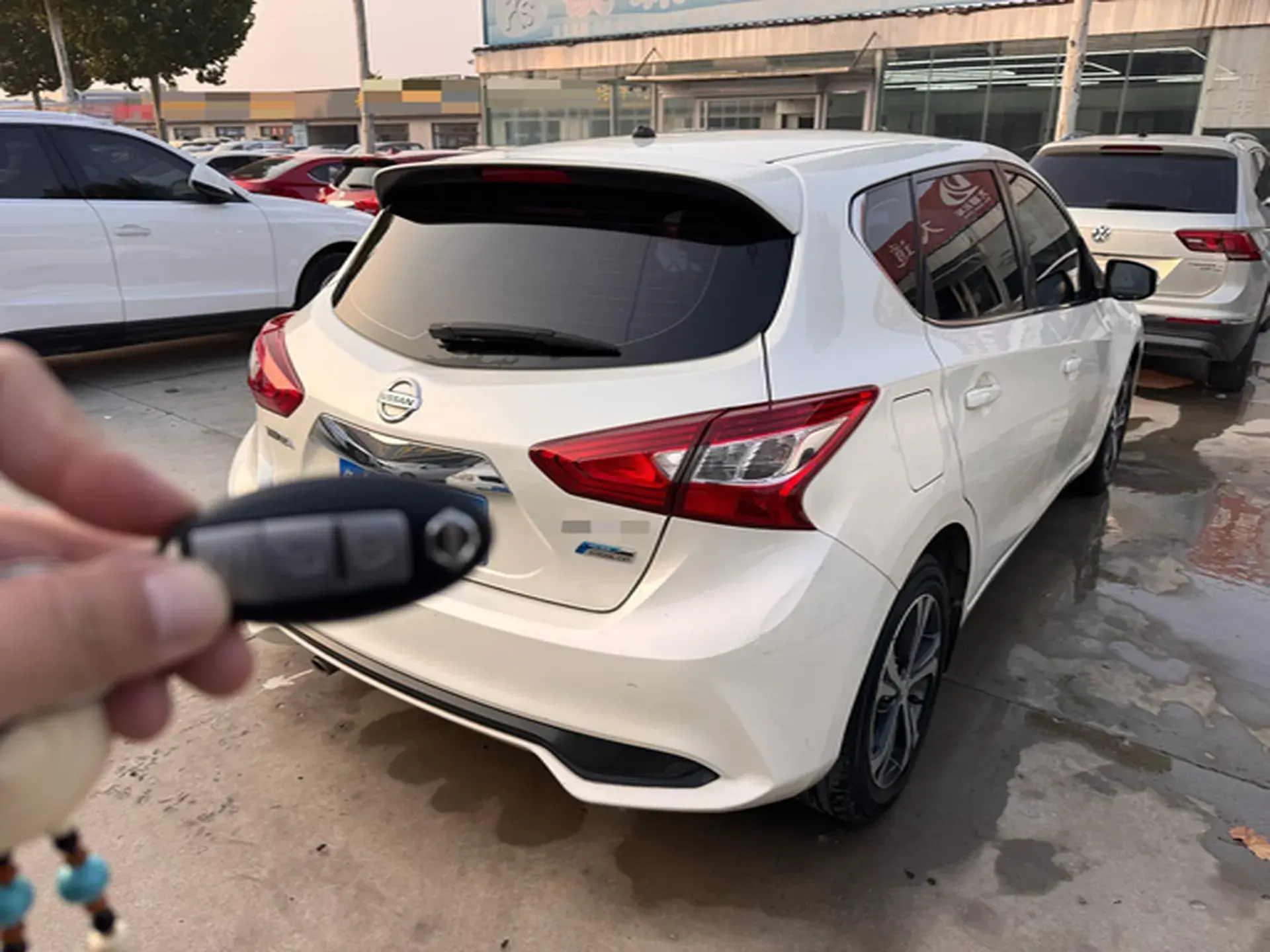 2019 NISSAN TIIDA thumbnail 3