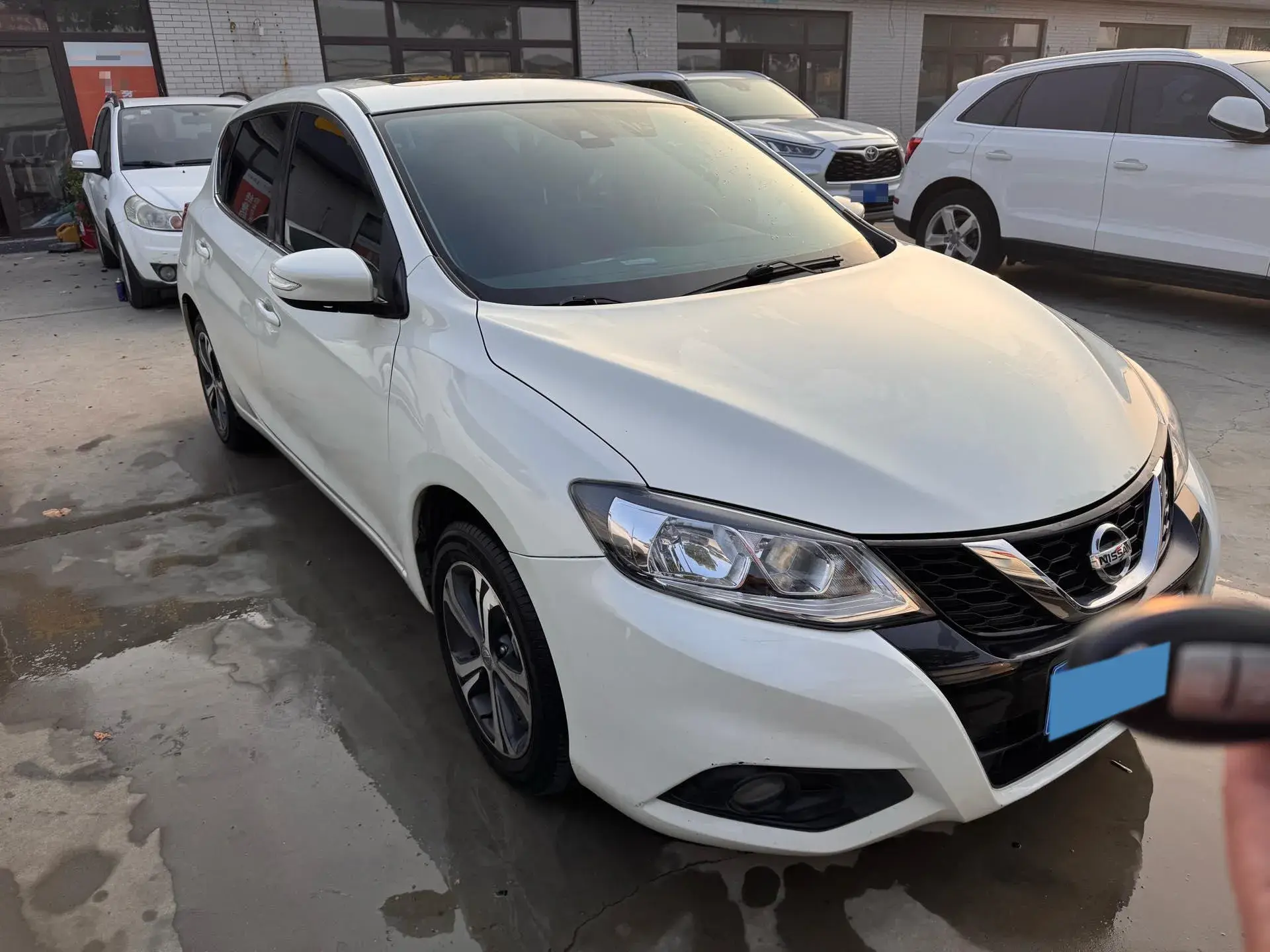 2019 NISSAN TIIDA thumbnail 2