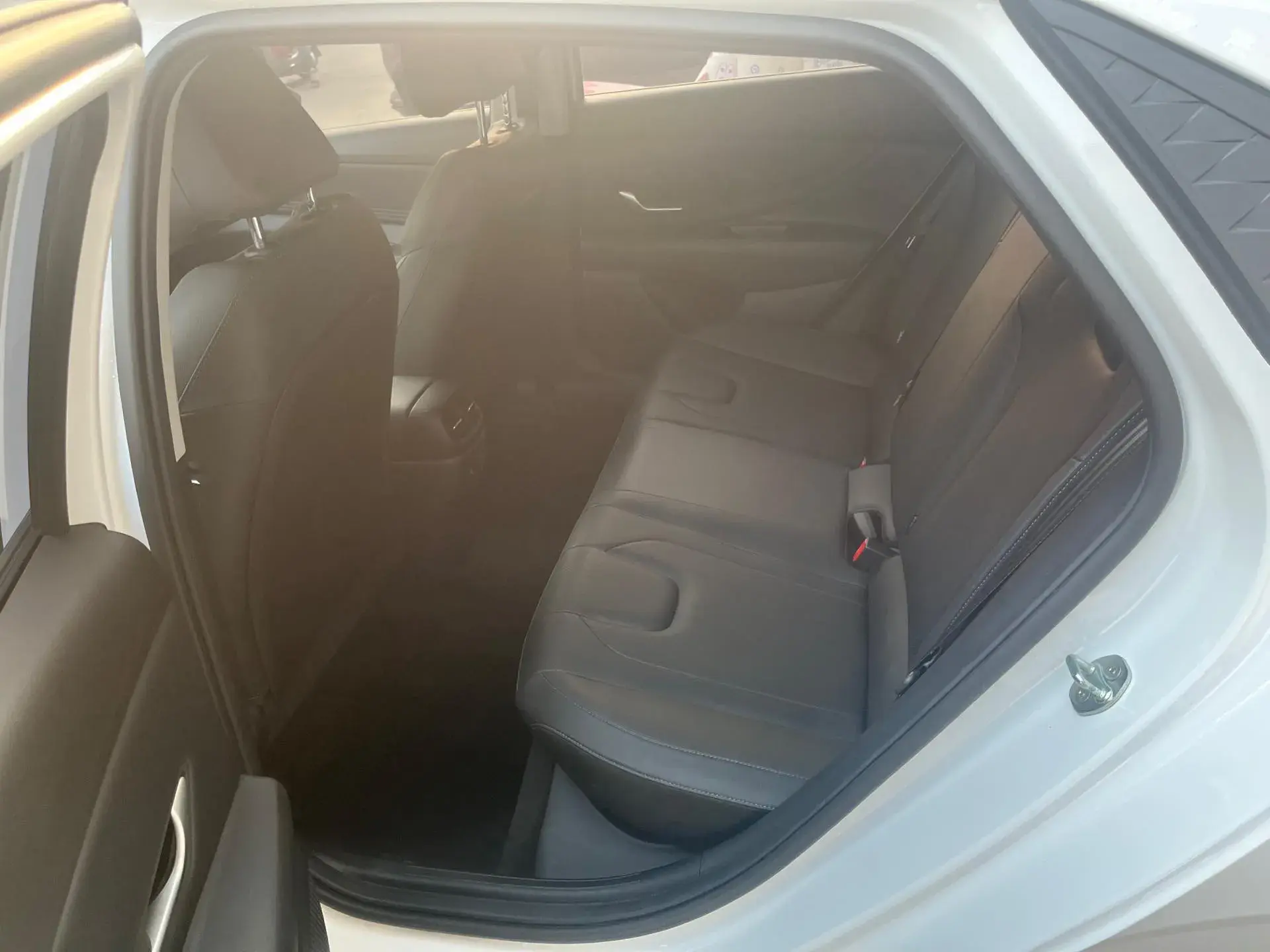 2023 HYUNDAI ELANTRA thumbnail 4