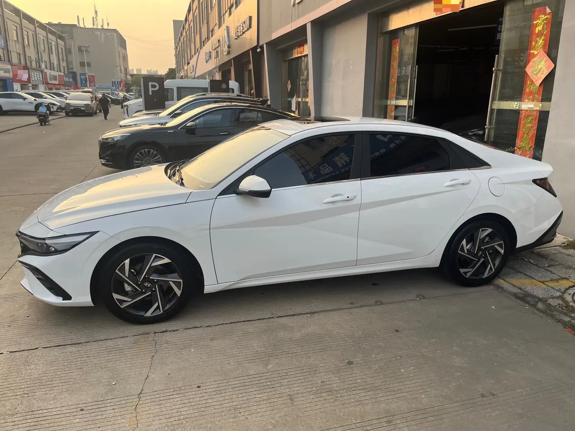 2023 HYUNDAI ELANTRA thumbnail 2