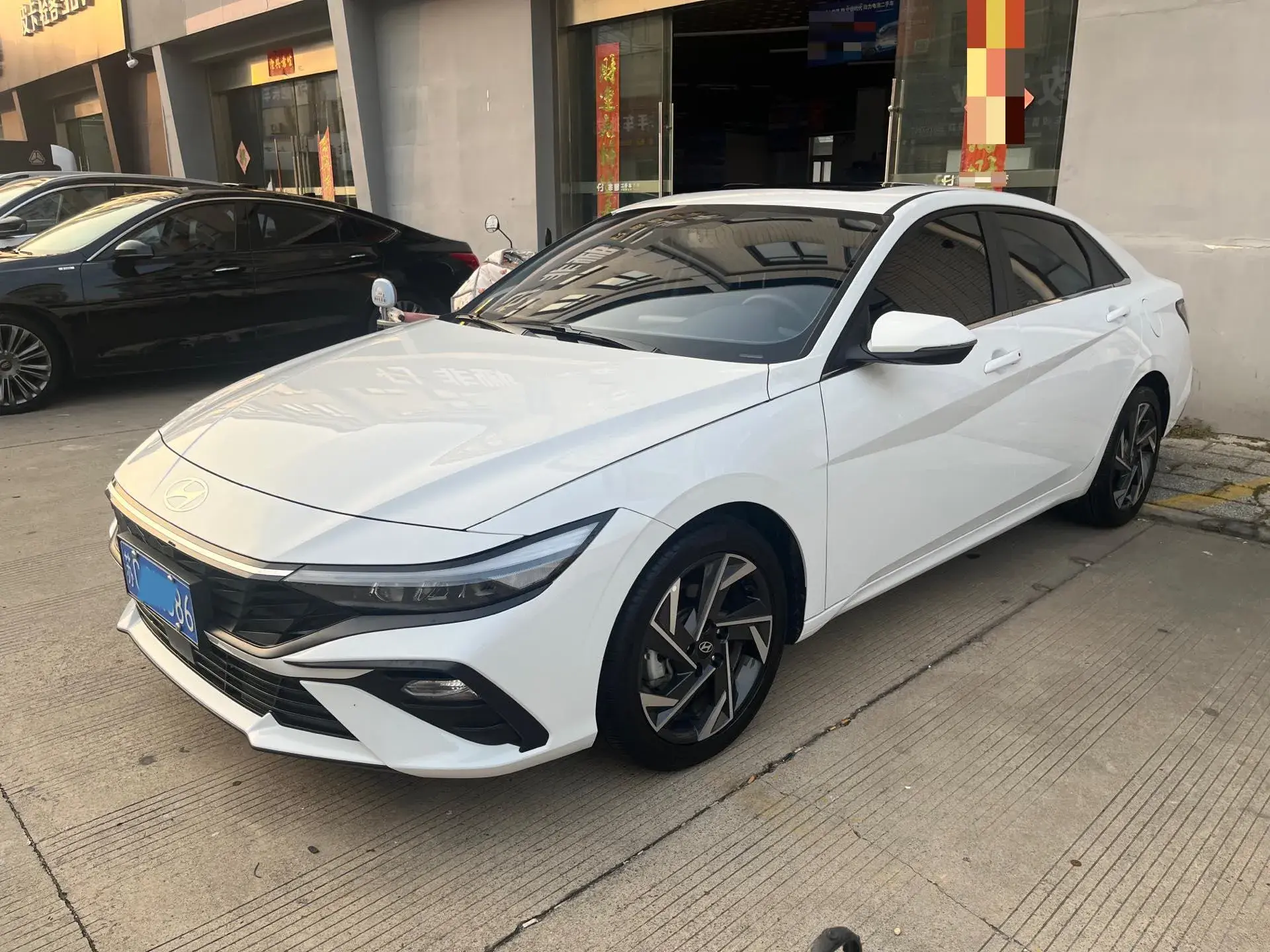 2023 HYUNDAI ELANTRA view 1