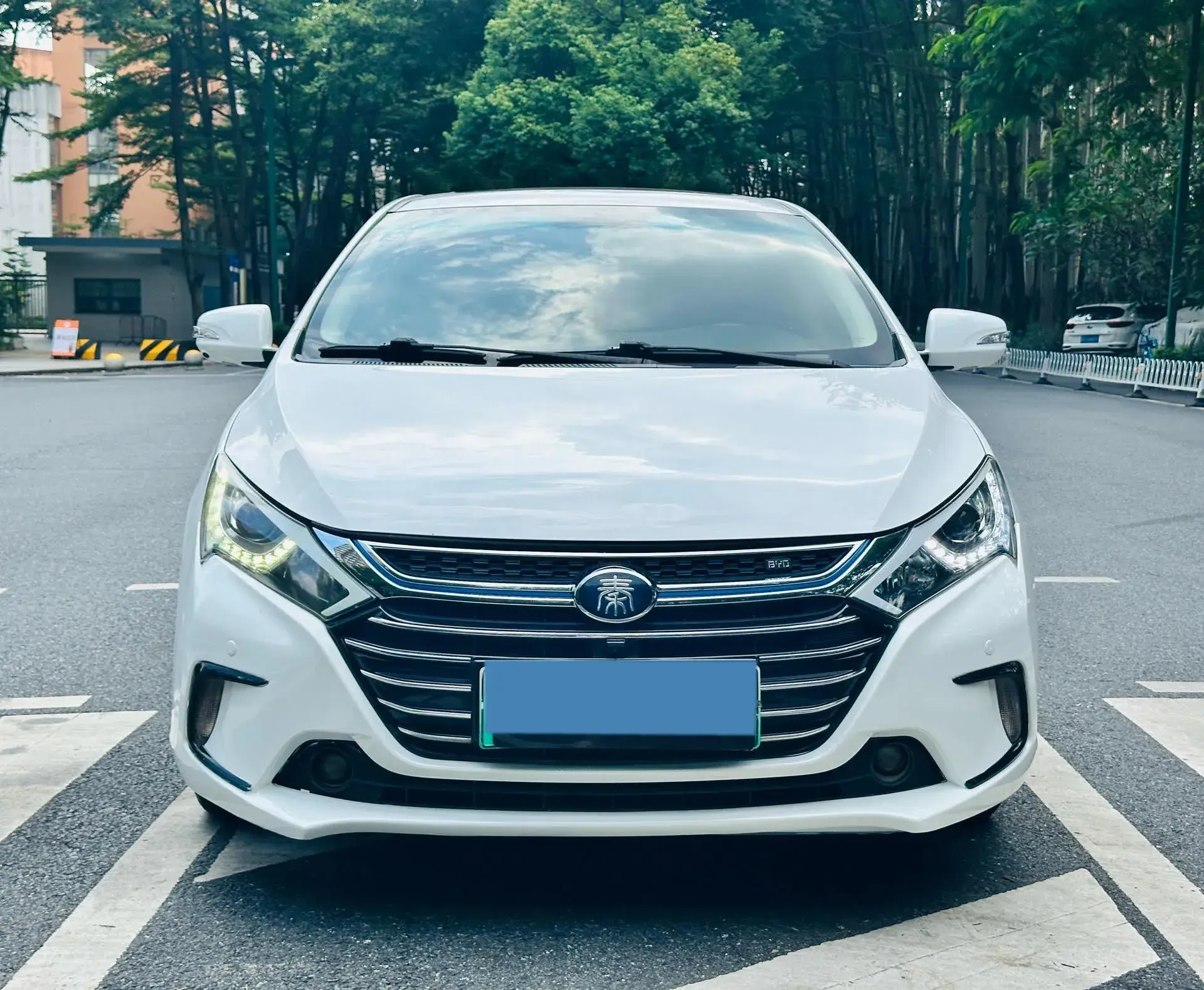 2017 BYD QIN thumbnail 2