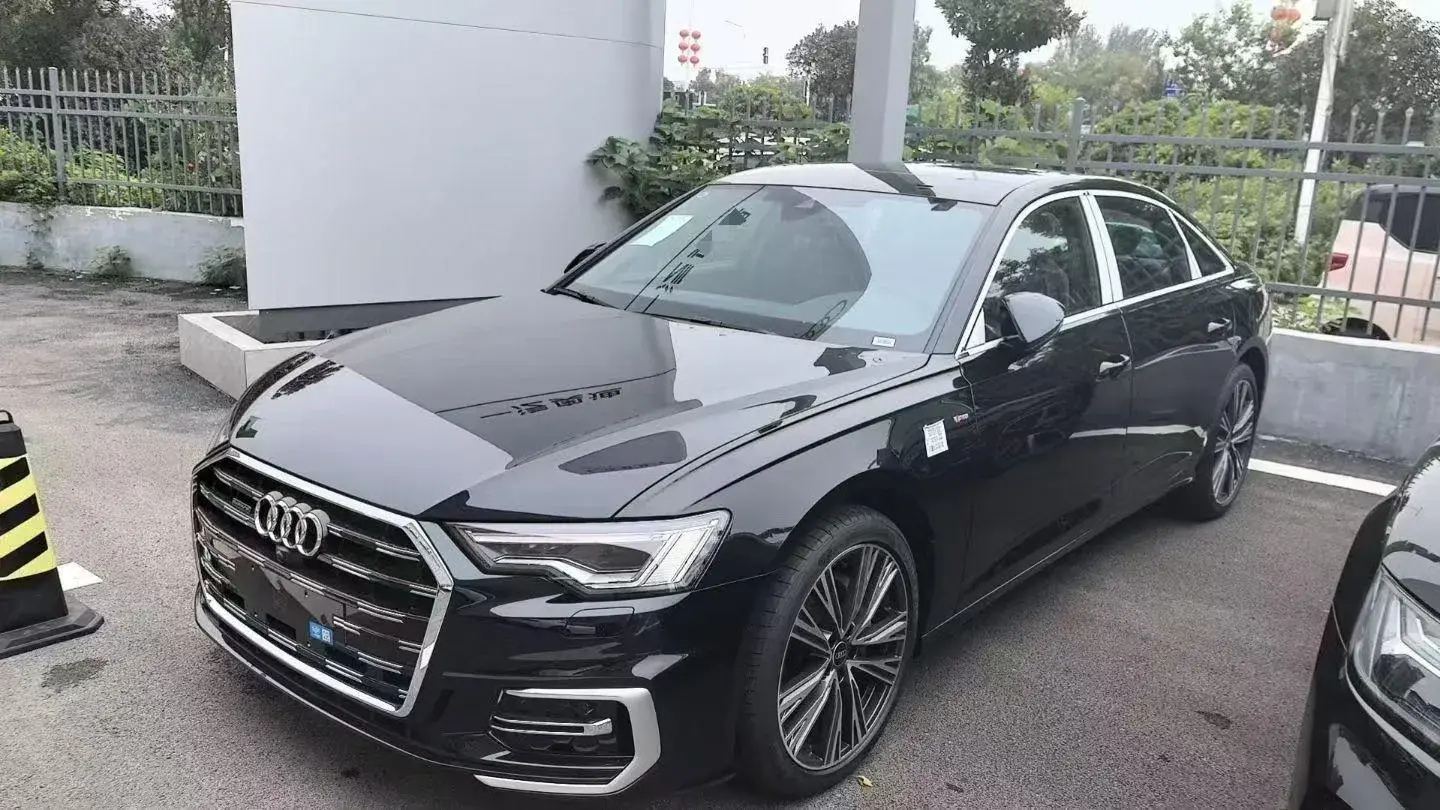 2025 AUDI A6L view 1