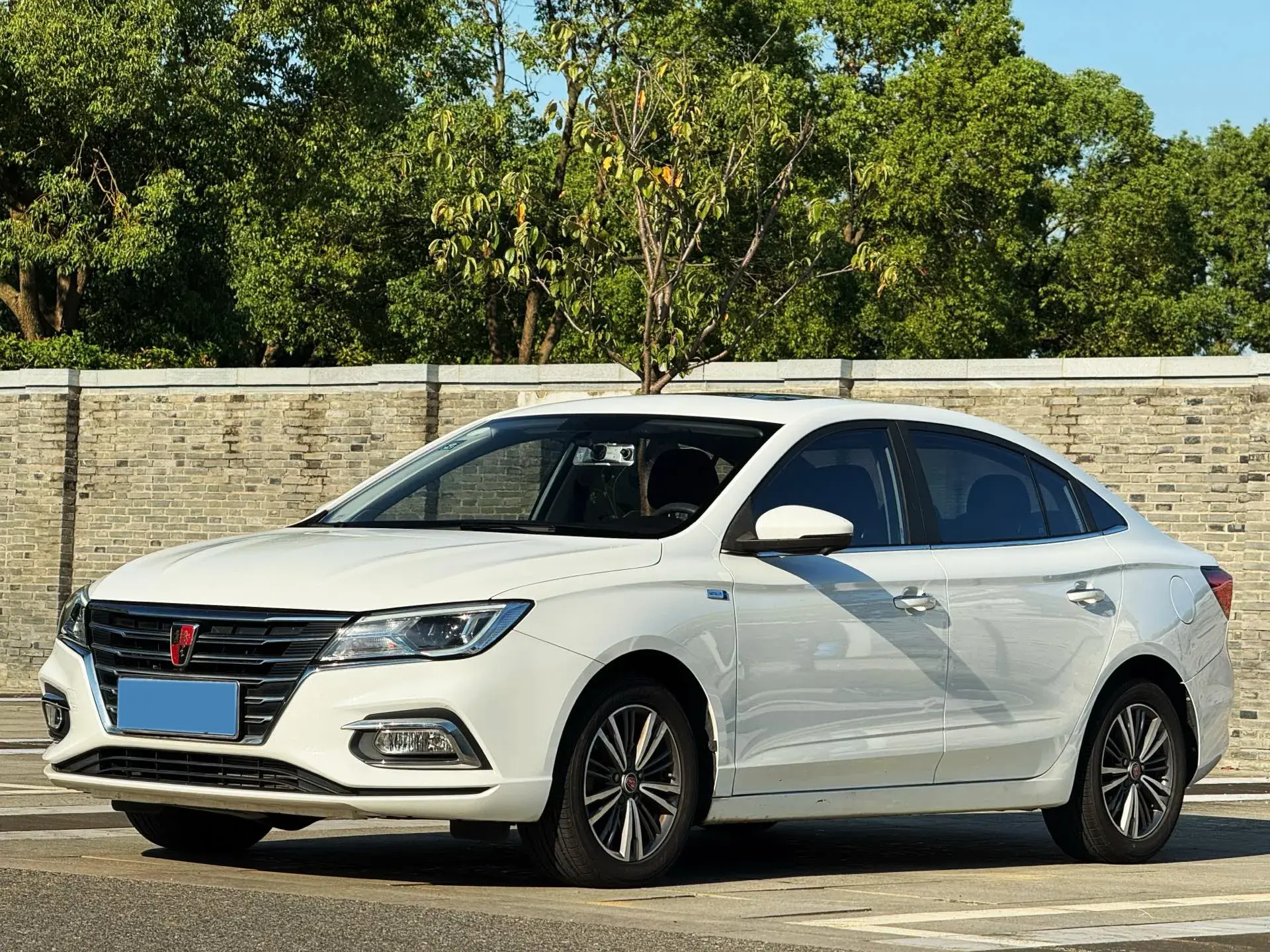2019 ROEWE I5 view 1