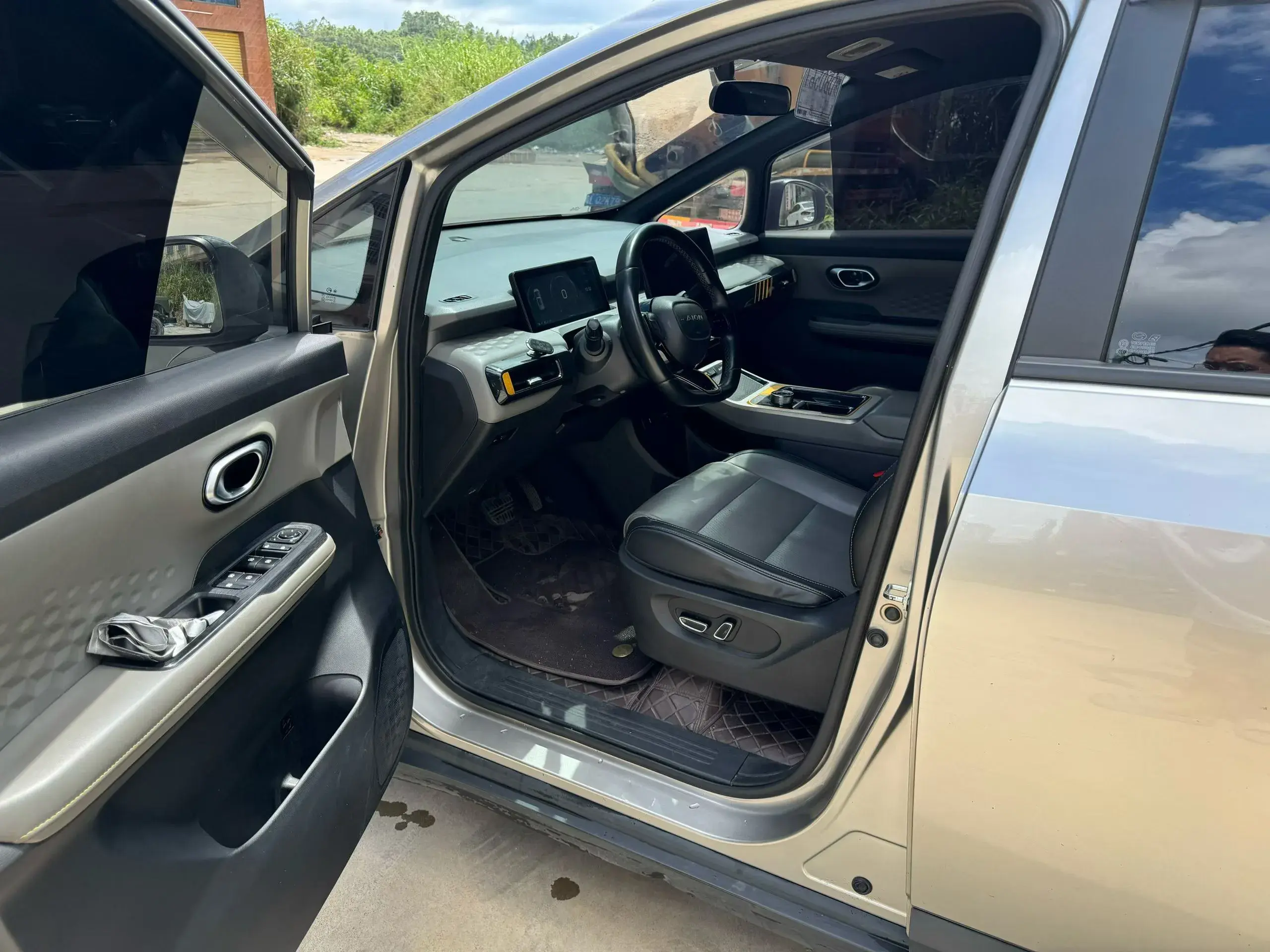 2022 AION Y thumbnail 4