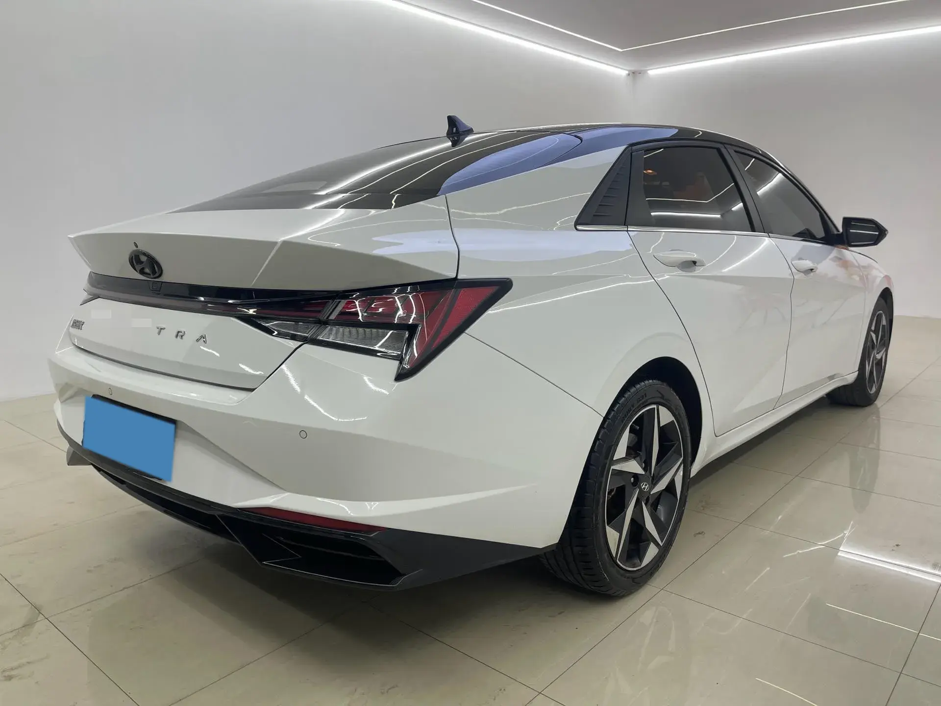 2021 HYUNDAI ELANTRA thumbnail 4