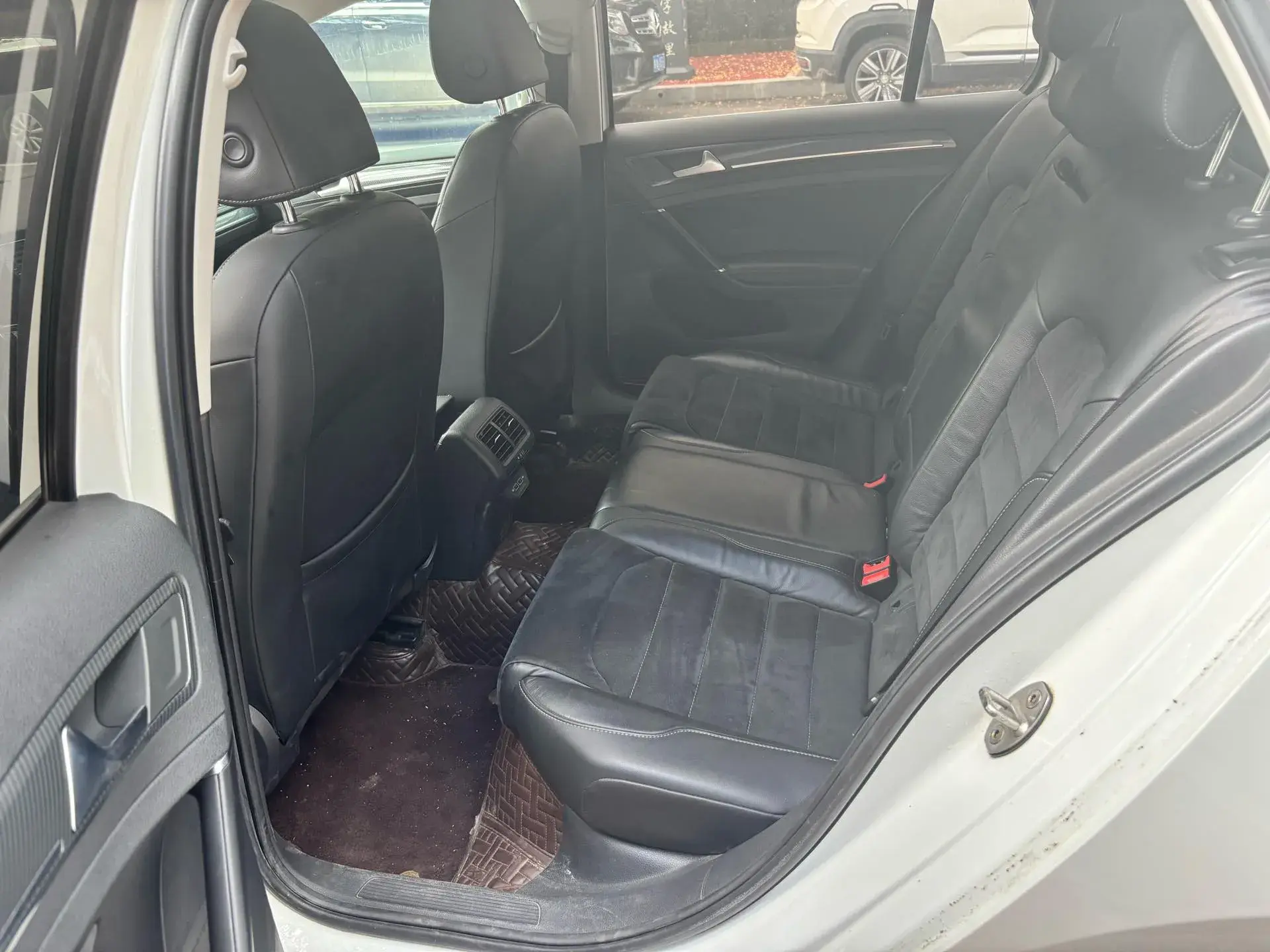 2019 VOLKSWAGEN GOLF thumbnail 4