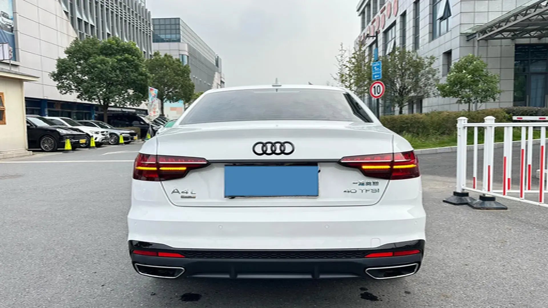 2022 AUDI A4L thumbnail 4
