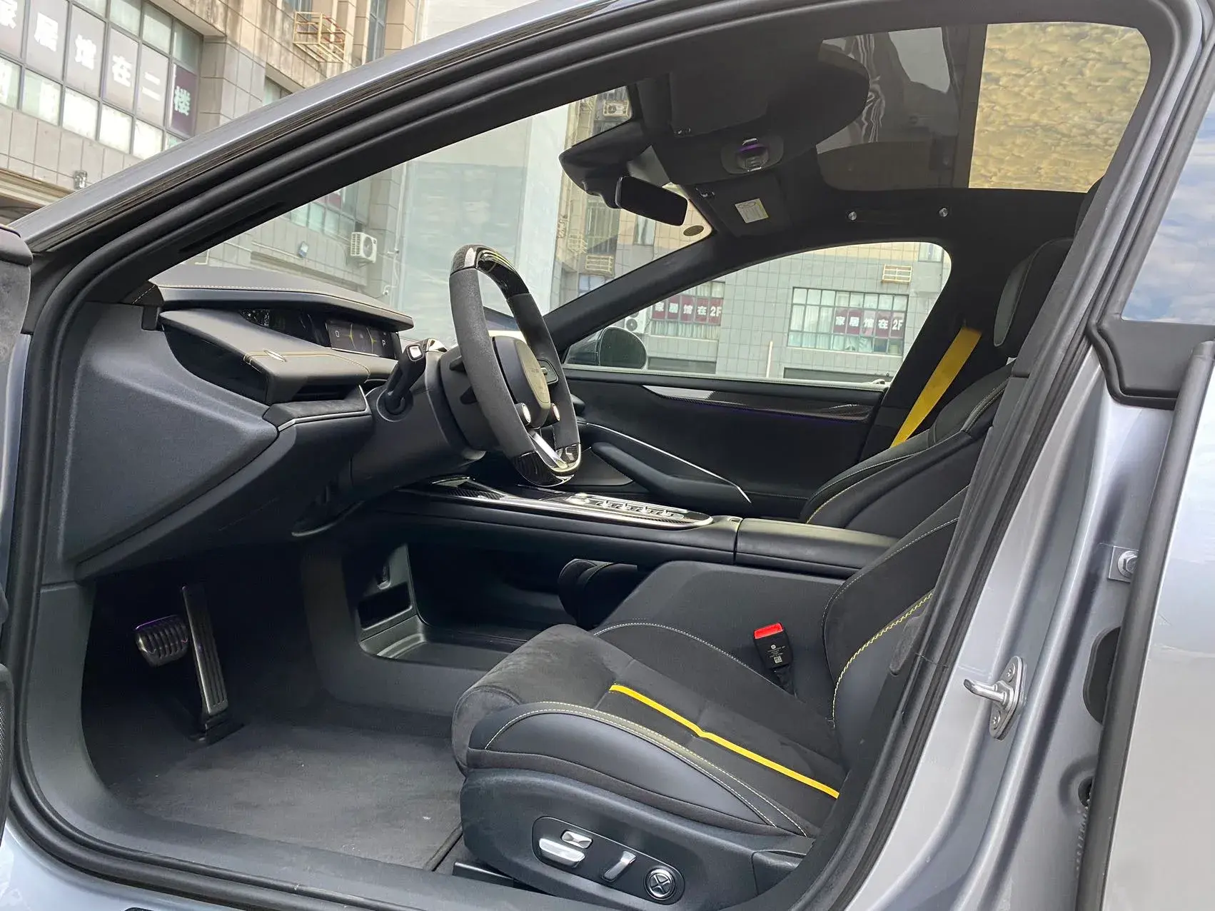 2025 MI SU7 thumbnail 4