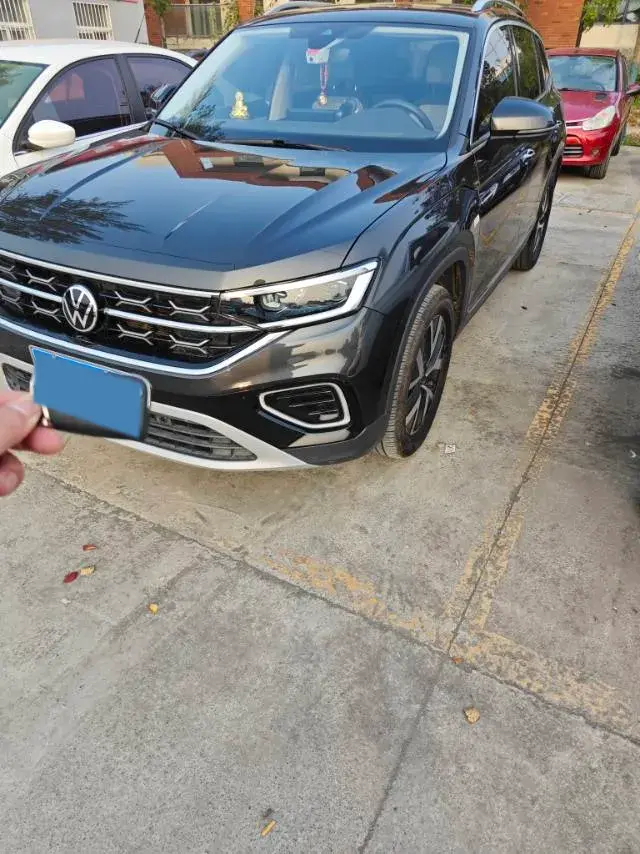 2024 VOLKSWAGEN TAYRON view 1