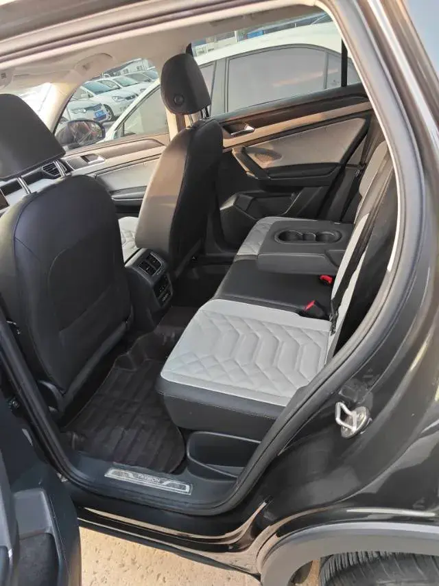 2024 VOLKSWAGEN TAYRON thumbnail 4