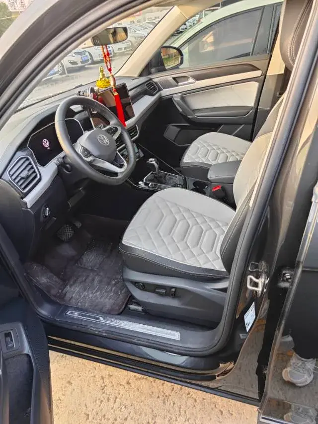 2024 VOLKSWAGEN TAYRON thumbnail 3