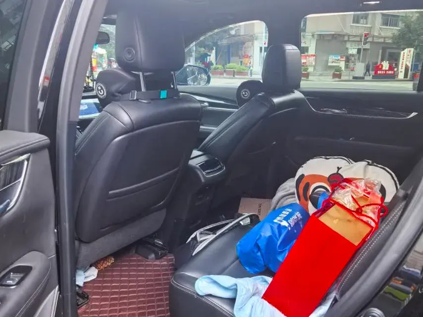 2021 CADILLAC XT6 thumbnail 3