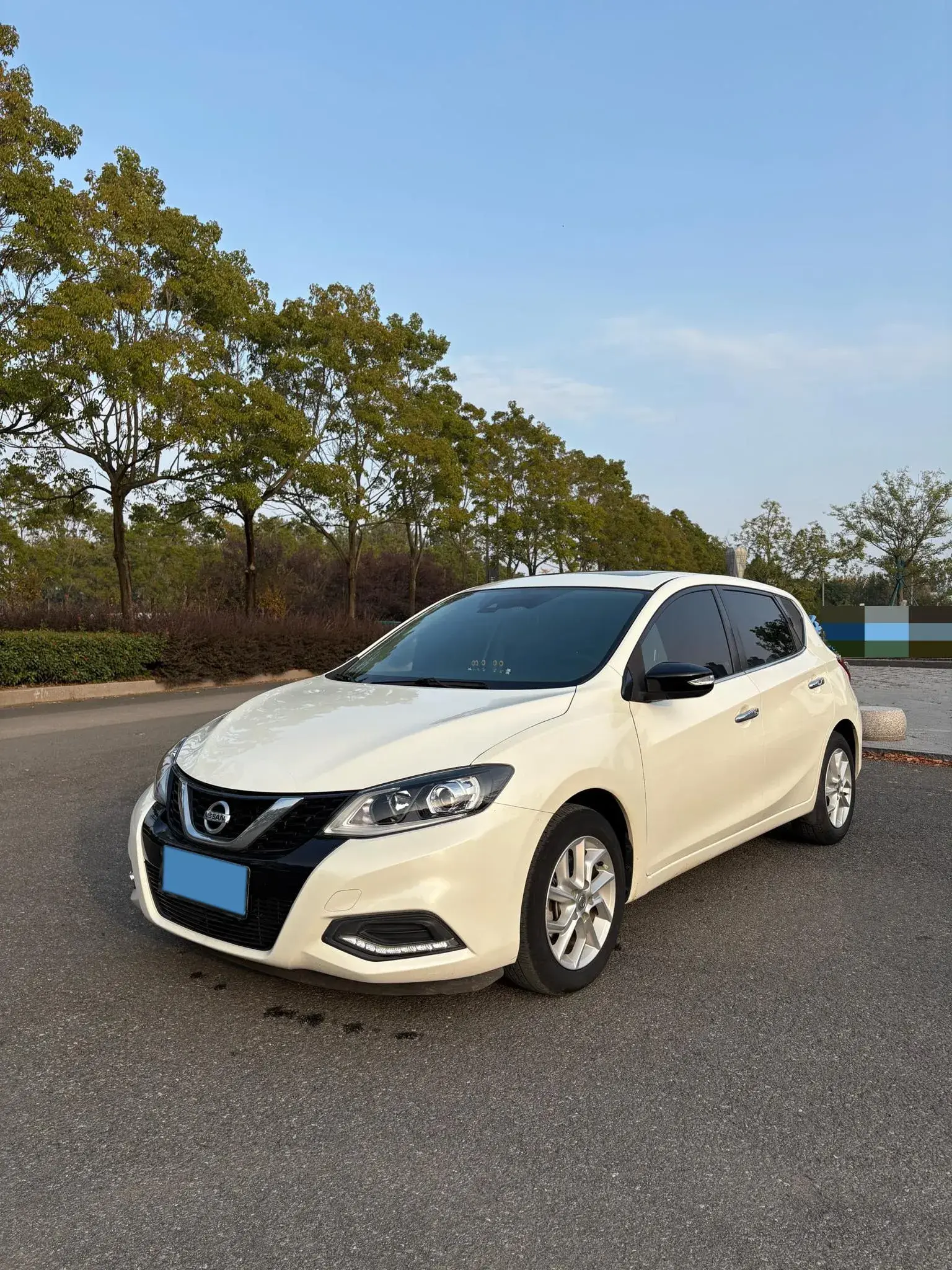 2020 NISSAN TIIDA thumbnail 2