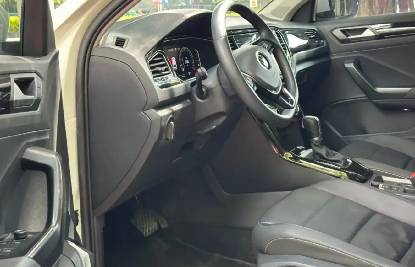 2022 VOLKSWAGEN T-ROC thumbnail 3