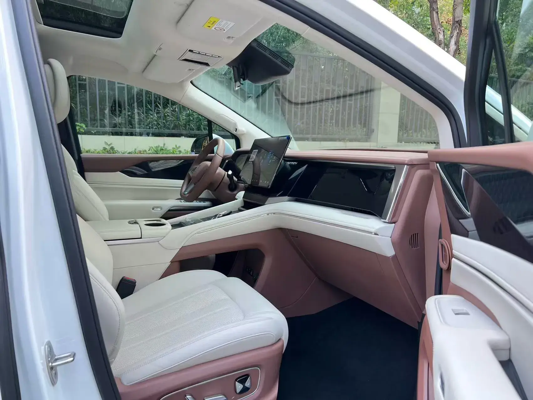 2025 BYD XIA thumbnail 2