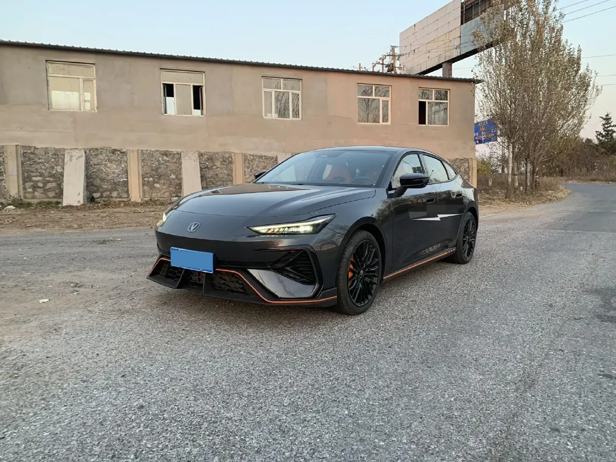 2025 ChangAn UNI-V 2.0T 245HP L4 8AT,autocango,china used car exporter,china ev exporter,chinese used car exporter,chinese used ev exporter