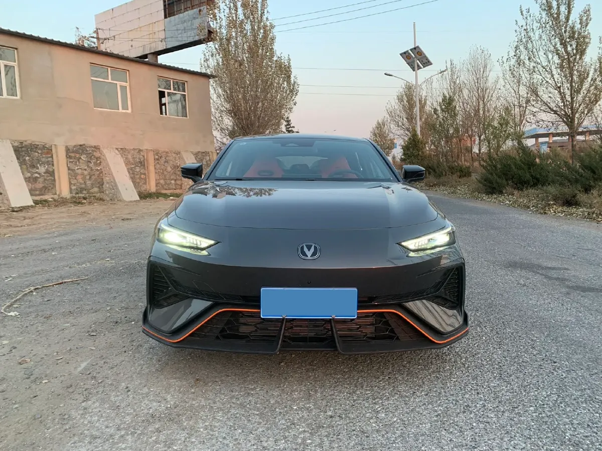 2025 ChangAn UNI-V 2.0T 245HP L4 8AT,autocango,china used car exporter,china ev exporter,chinese used car exporter,chinese used ev exporter