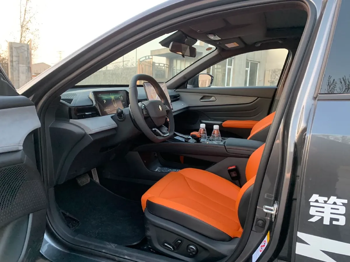 2025 ChangAn UNI-V 2.0T 245HP L4 8AT,autocango,china used car exporter,china ev exporter,chinese used car exporter,chinese used ev exporter