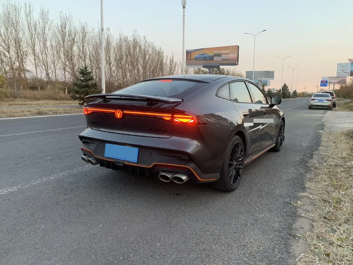 2025 ChangAn UNI-V 2.0T 245HP L4 8AT,autocango,china used car exporter,china ev exporter,chinese used car exporter,chinese used ev exporter