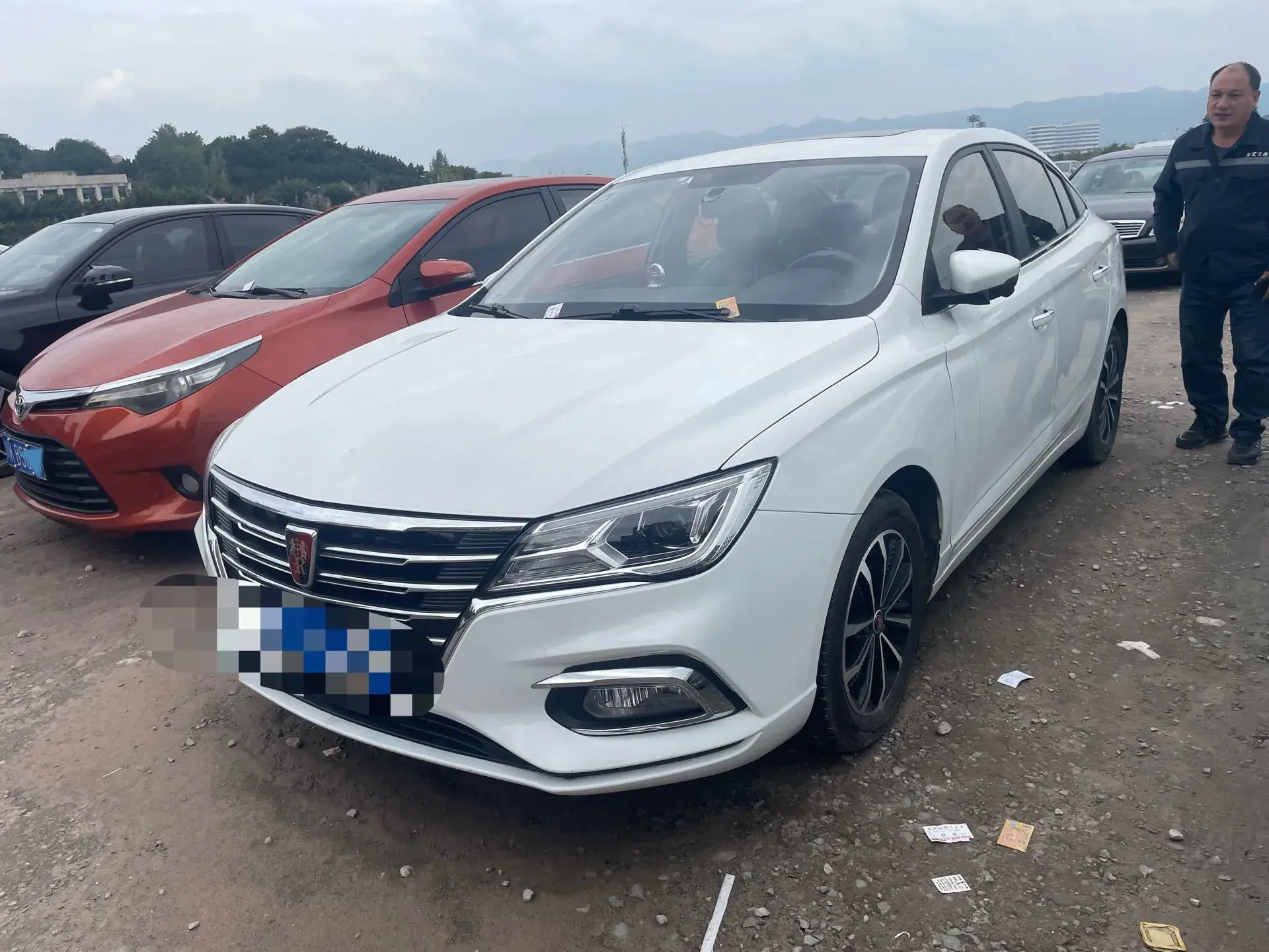 2019 ROEWE I5 view 1