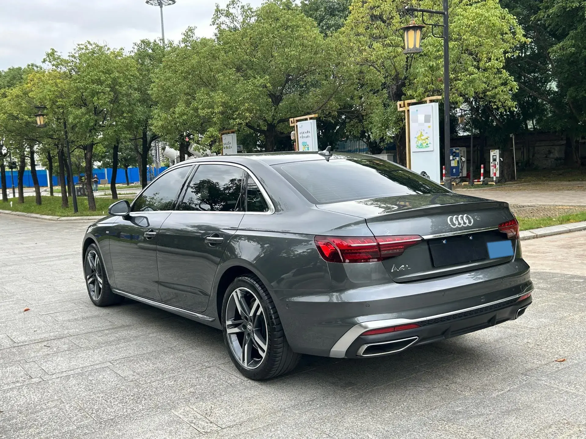 2020 AUDI A4L thumbnail 3