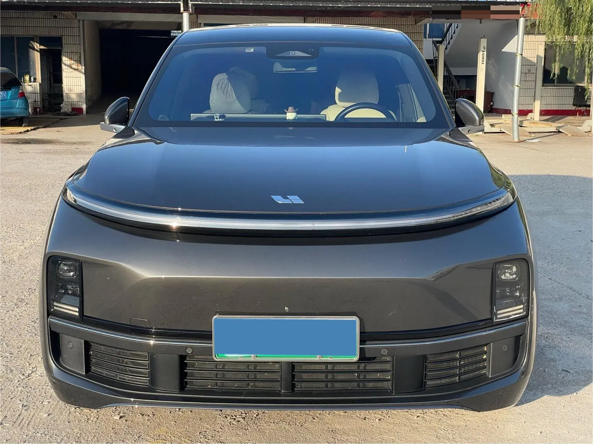 2023 LI L8 thumbnail 2