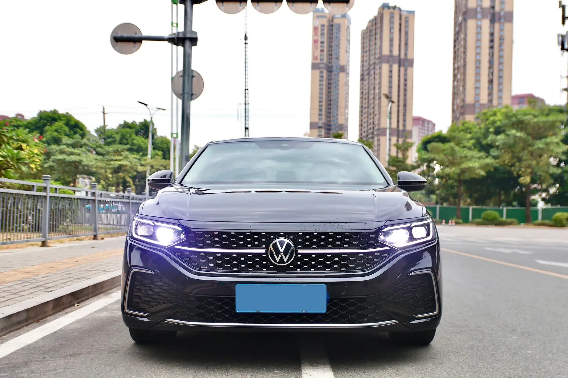 2022 VOLKSWAGEN PASSAT thumbnail 2