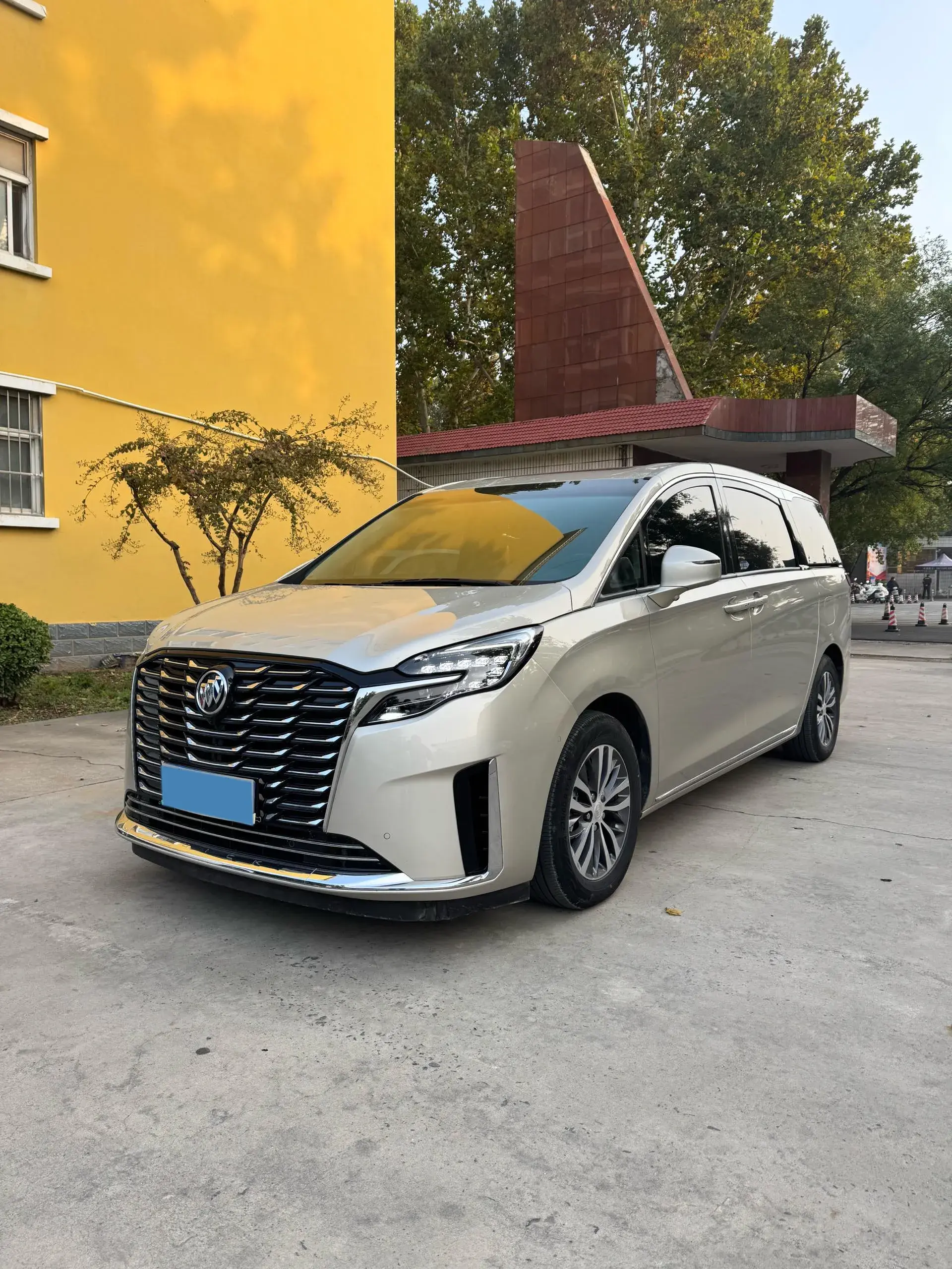 2022 BUICK GL8 view 1