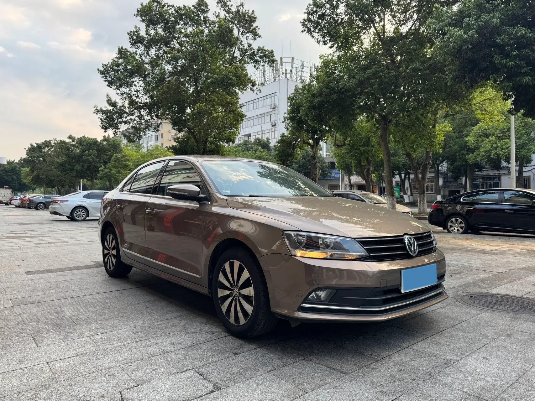 2018 VOLKSWAGEN SAGITAR thumbnail 2