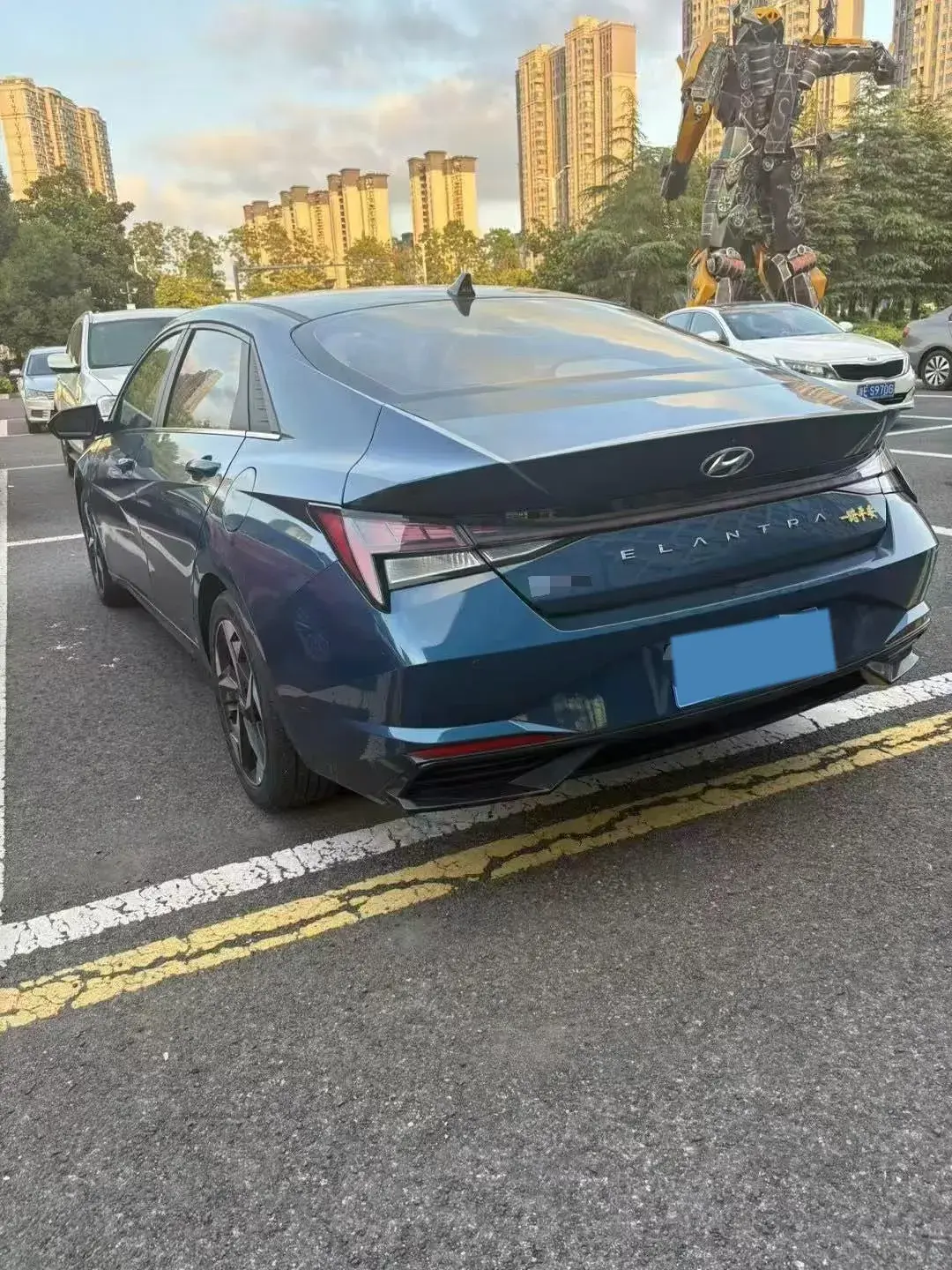 2021 HYUNDAI ELANTRA thumbnail 4