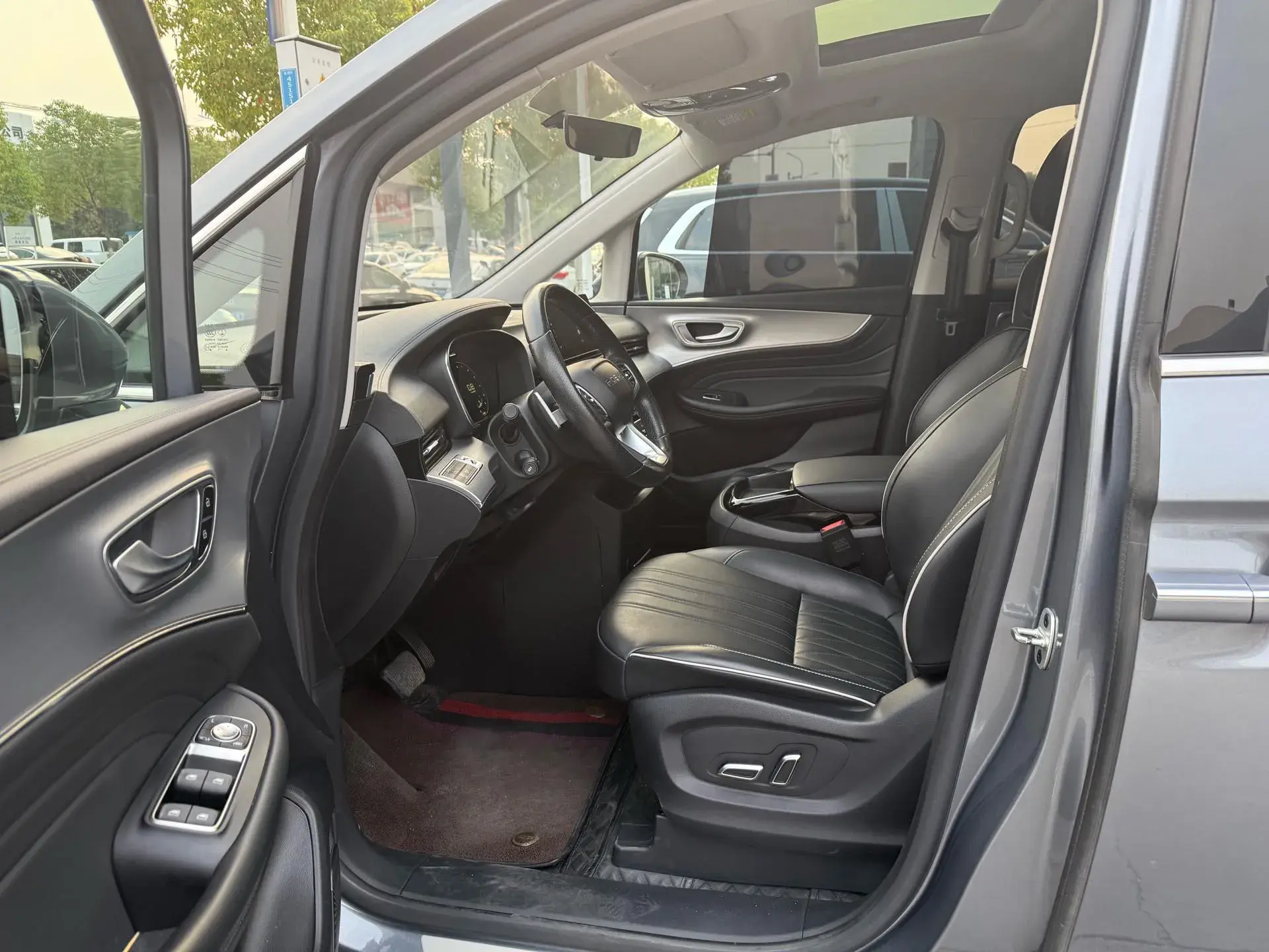 2021 ROEWE IMAX8 thumbnail 4